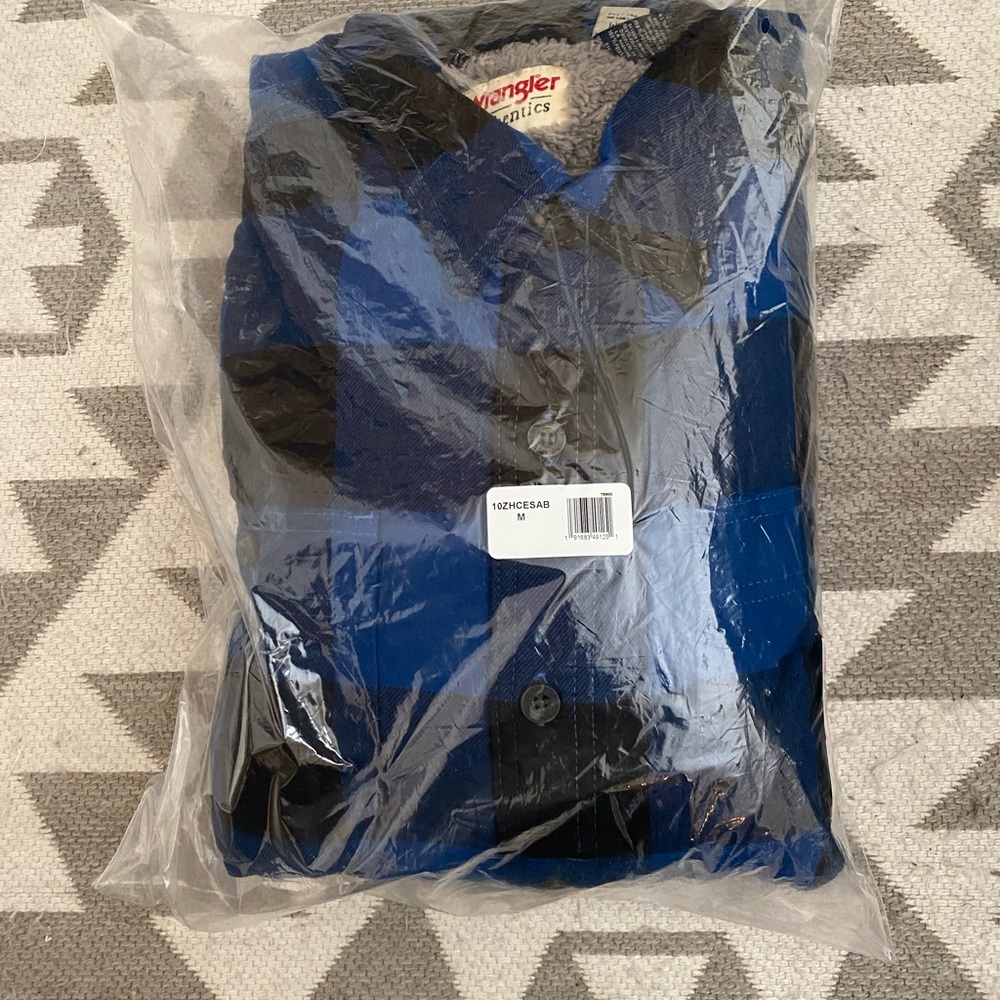 •NWT WRANGLER SHERPA FLANNEL•